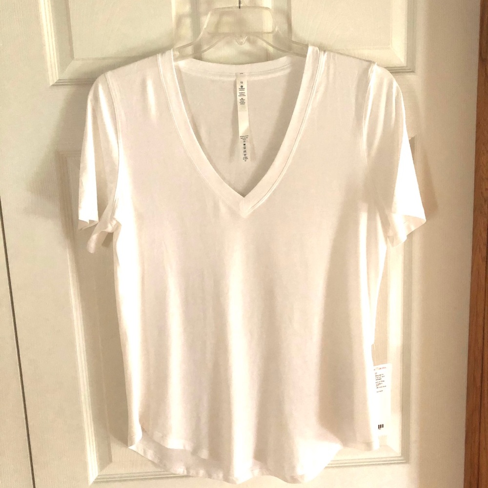 lululemon ” Love it Tee” t-shirt NWT